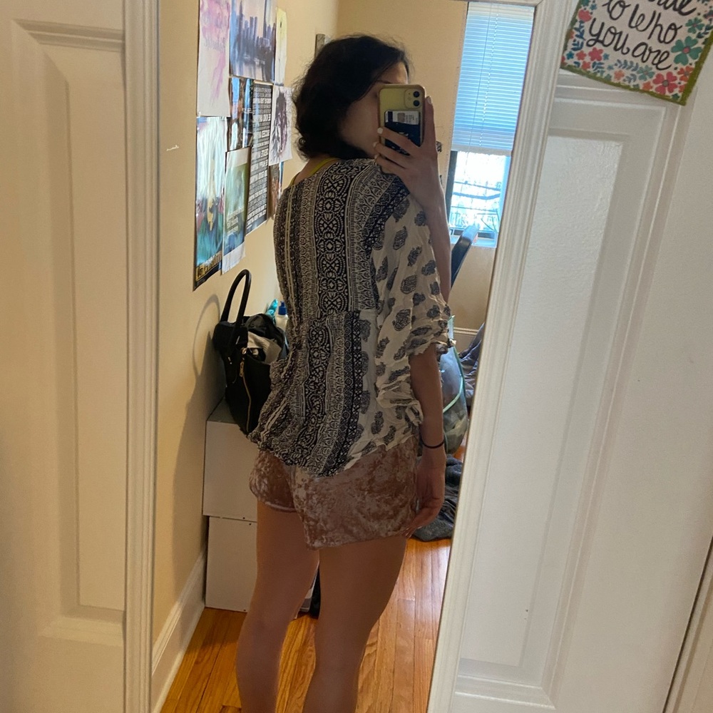 Loose-fitting Patterned Shirt - Picture 3 of 3